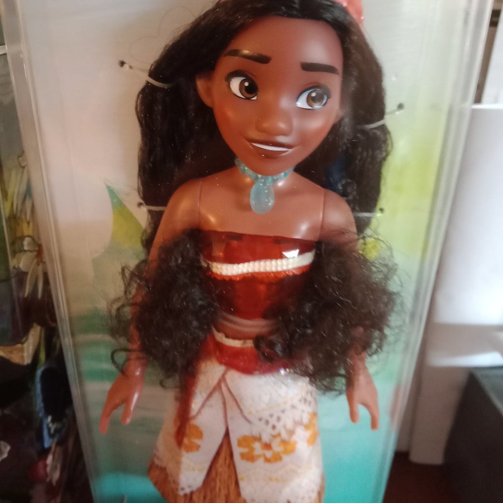 NWT Disney Princess Royal Shimmer Moana Doll - Picture 2 of 8